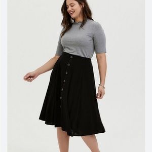 Torrid 00 midi black button down (gray buttons) skirt